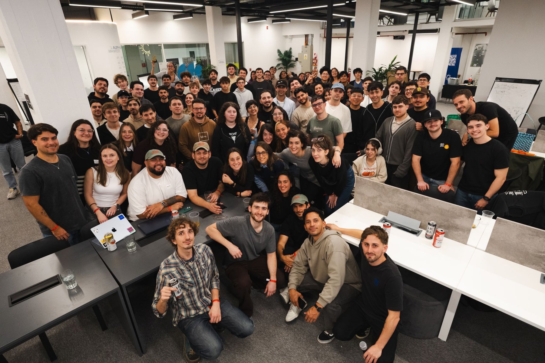 The group photo of the first Halketon