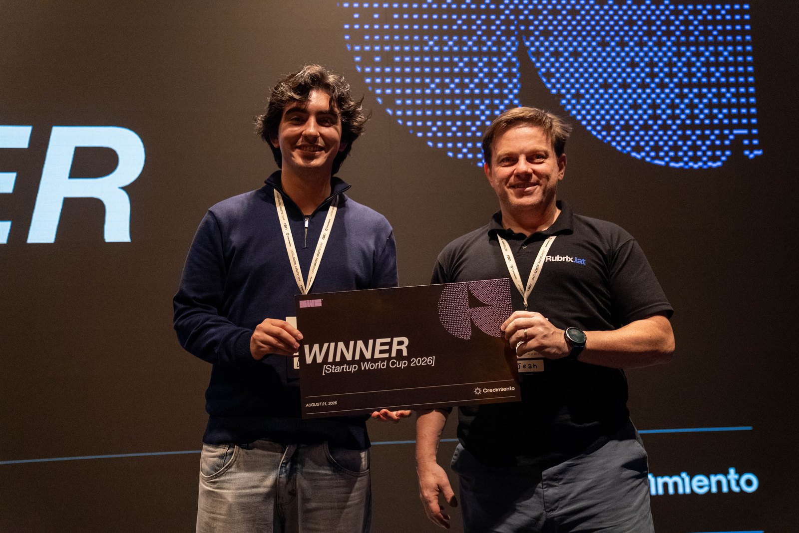 La entrega del premio a Nora Finance